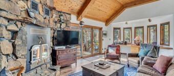 Scenic Hidden Gem: Private Hot Tub, Golf & Fishing on Peaceful 42 Acres