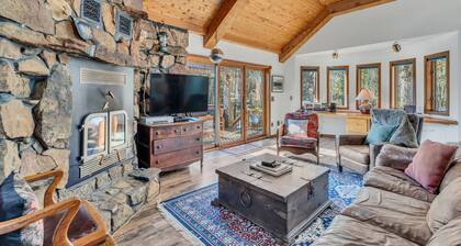 Scenic Hidden Gem: Private Hot Tub, Golf & Fishing on Peaceful 42 Acres