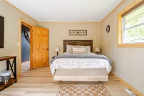 4 bedrooms, iron/ironing board, free WiFi, bed sheets