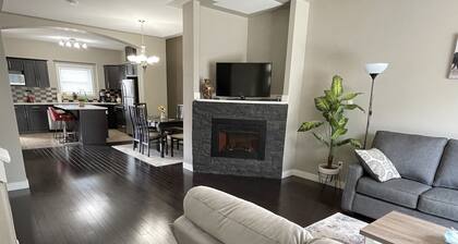 Bonnie Doon Mill Creek, approximately 10 minutes to downtown and U of A