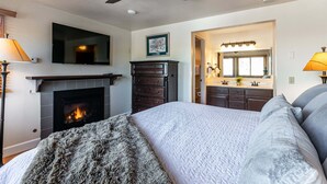 5 bedrooms, iron/ironing board, WiFi, bed sheets - Modern home with three balconies, mountain views, and outdoor swimming pool. Walk to hiking trails (Park City)