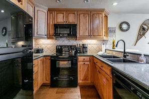 Coffee/tea maker, fridge, microwave, oven