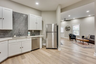 4 Bedroom Home Close to Everything