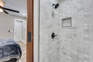 Combined shower/bathtub, hair dryer, towels, toilet paper