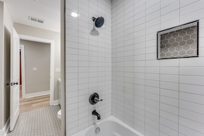 Combined shower/tub, hair dryer, towels, toilet paper - 4 Bedroom Home Close to Everything (Atlanta)