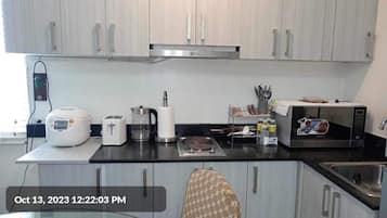 Fridge, microwave, stovetop, electric kettle