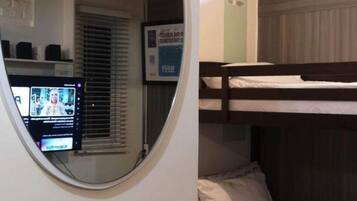 1 chambre, fer et planche à repasser, Wi-Fi gratuit, draps fournis
