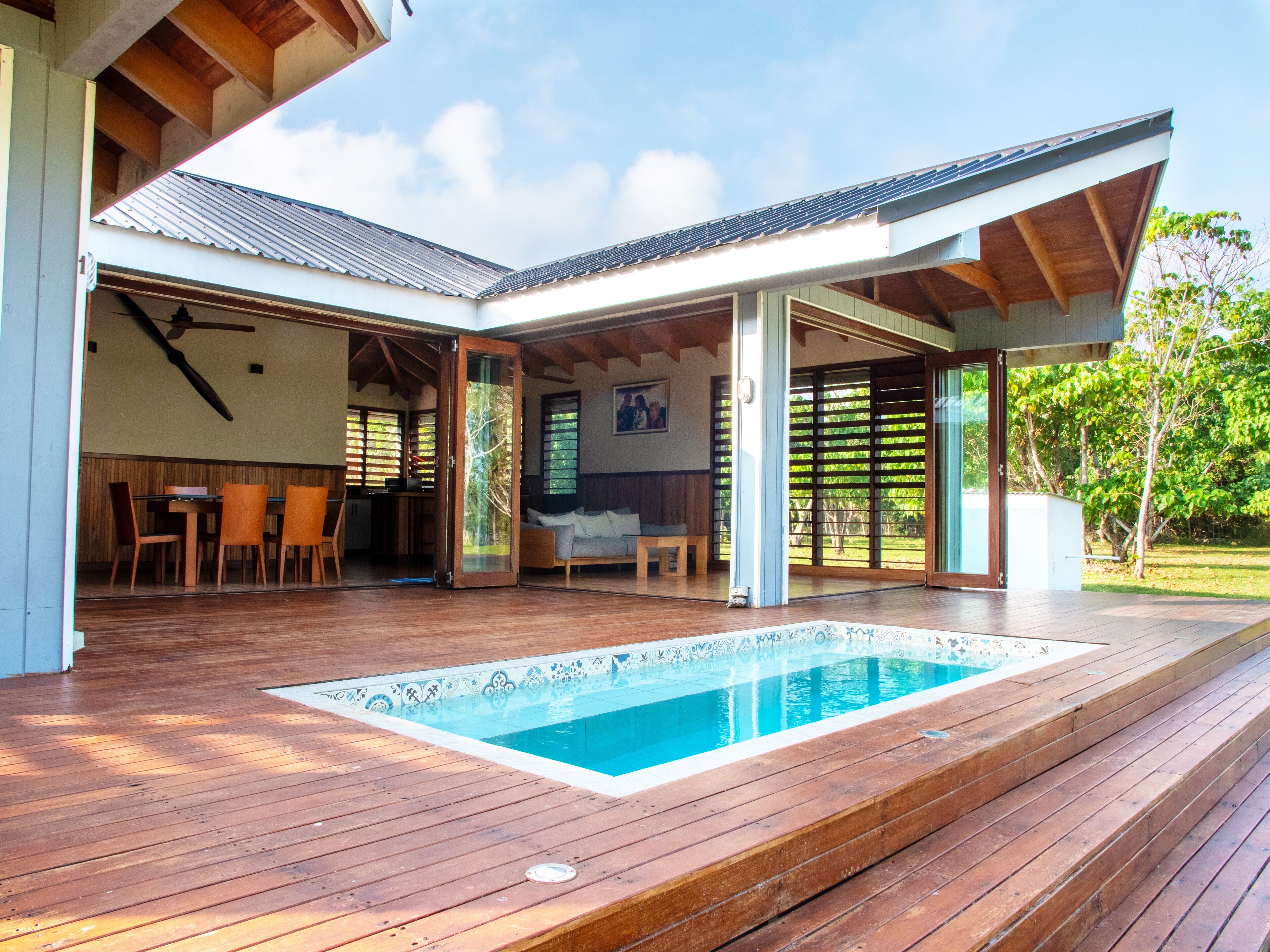 Bluwota (Exclusive Stay-Sleeps 8) | Individually decorated, individually furnished, free WiFi, bed sheets