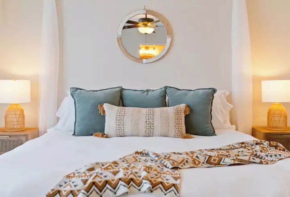 3 sovrum, skrivbord, strykjärn/strykbräda och resesäng