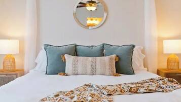 3 sovrum, skrivbord, strykjärn/strykbräda och resesäng