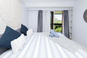 Premium House | 3 bedrooms, iron/ironing board, free WiFi, bed sheets - Whalers Watch Luxury Home (Norfolk Island)