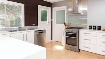 Premium-Haus | Eigene Küche | Großer Kühlschrank, Mikrowelle, Ofen, Herdplatte