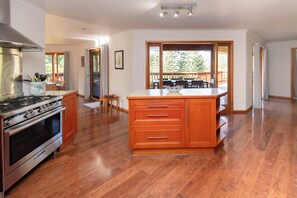 House | Private kitchen | Full-size fridge, microwave, oven, stovetop - Tranquility at Cascade (Norfolk Island)