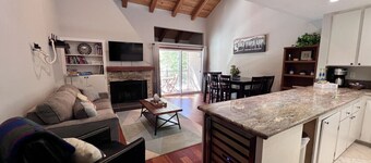 Walk to Lake Tahoe - Pet-Friendly Cabin - Sleeps 7, Kids Welcome
