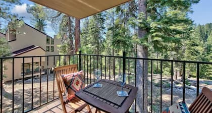 Alpine Escape: Tahoe Oasis Steps from Lake