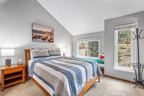 2 soverom, strykejern/-brett, reiseseng for barn og wi-fi (inkludert)