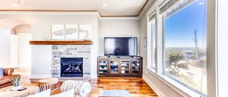 TV connectée, cheminée, jeux vidéo, table de tennis de table