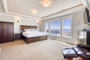 5 bedrooms, desk, iron/ironing board, free WiFi