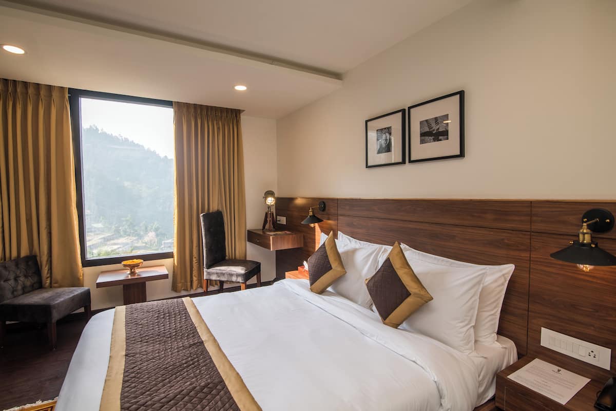 Deluxe Room, Valley View | Individually furnished, desk, laptop workspace, free WiFi