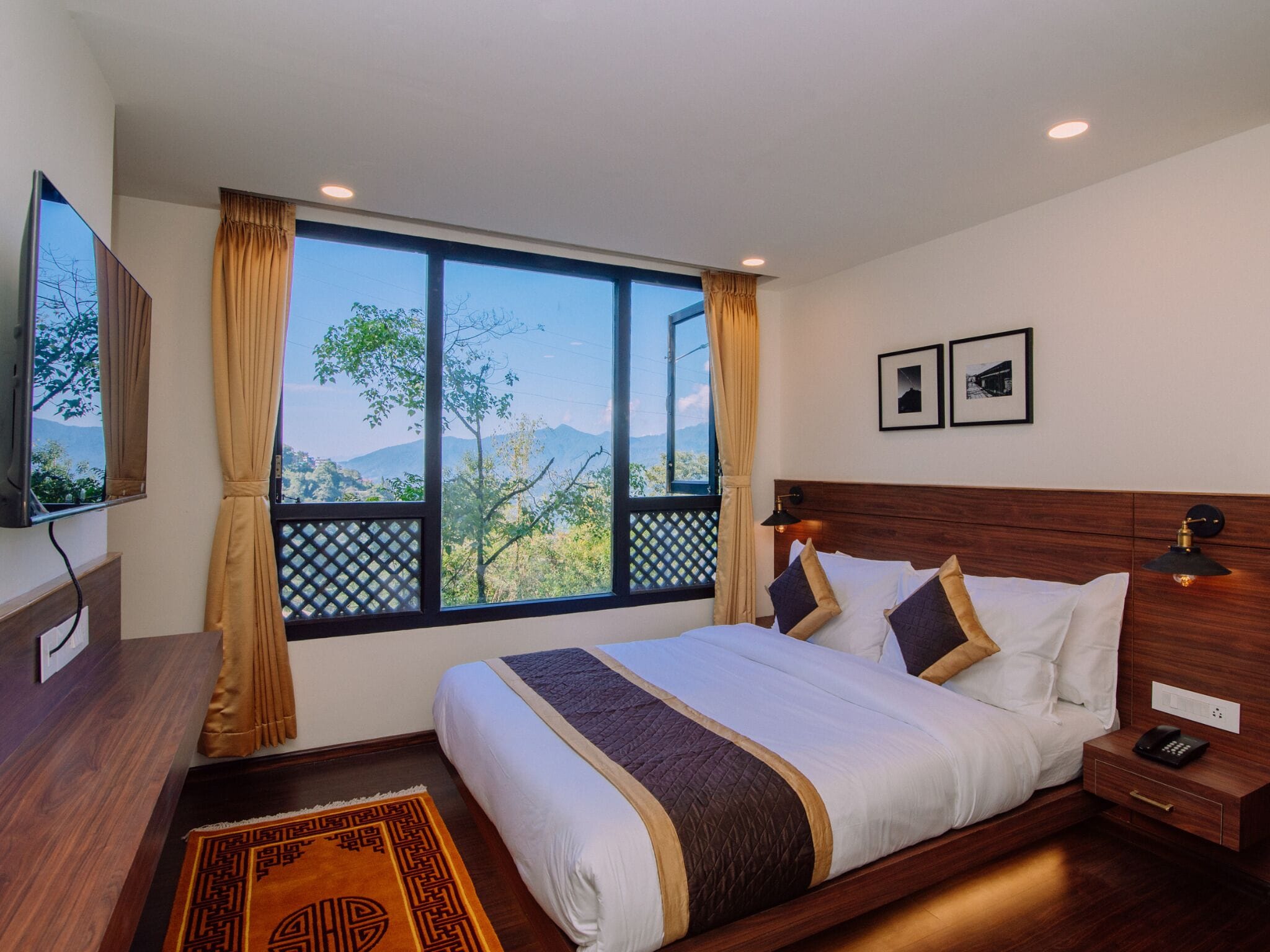 Deluxe Double or Twin Room | Individually furnished, desk, laptop workspace, free WiFi