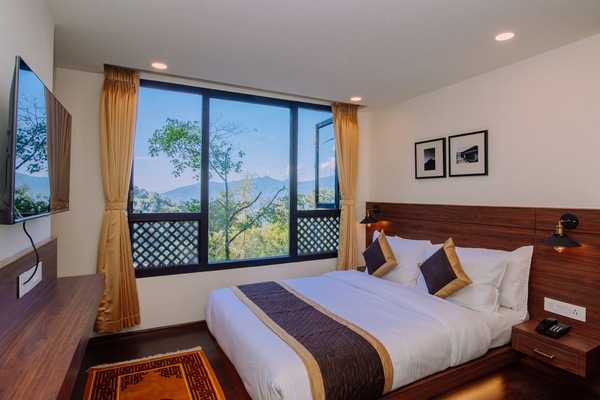 Deluxe Double or Twin Room | Individually furnished, desk, laptop workspace, free WiFi