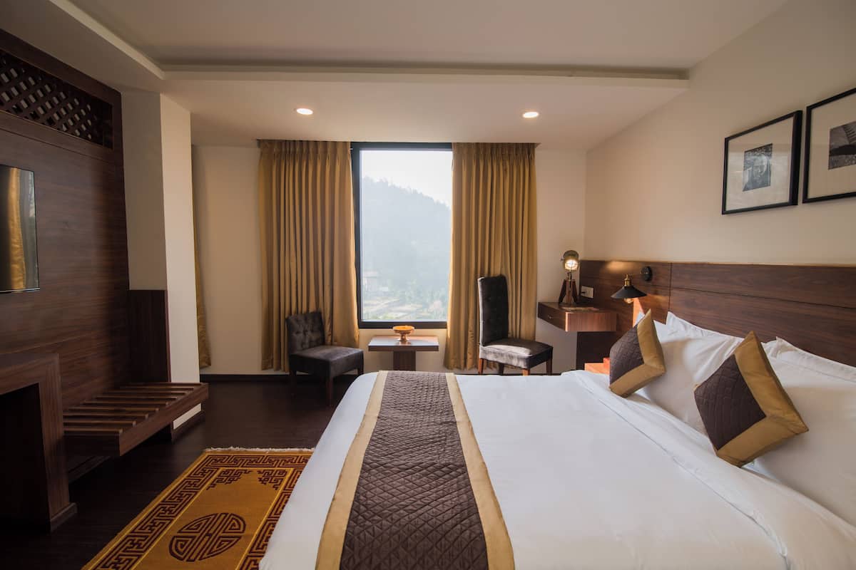 Suite, 1 Queen Bed, Valley View | Individually furnished, desk, laptop workspace, free WiFi