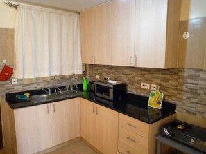 豪華開放式客房 | 私人廚房 | 雪櫃、微波爐、廚房用具/餐具/器皿