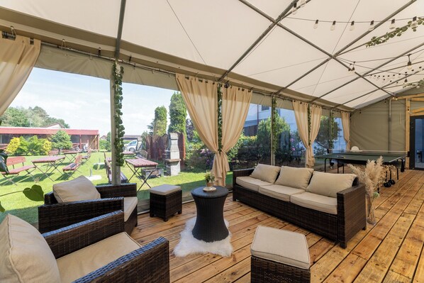 تناول الطعام بالخارج