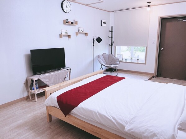 Couple Room | Couette en duvet, lit avec matelas en mousse à mémoire, bureau