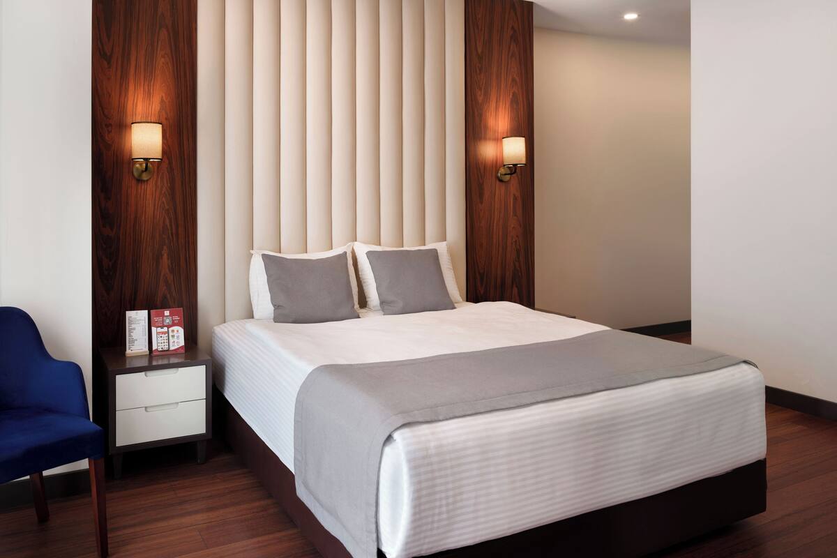 Superior Double Room | Minibar, in-room safe, soundproofing, WiFi (free)