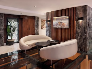 Lobby sitting area - Shining Star Hotel (Istanbul)