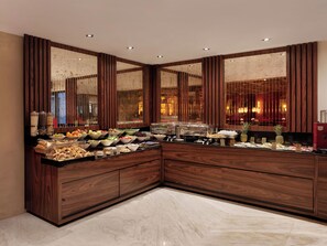 Free daily buffet breakfast  - Shining Star Hotel (Istanbul)