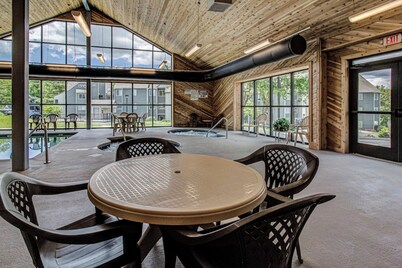 The Summit 1306 / INDOOR AND OUTDOOR POOLS