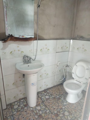Dormitorio compartido económico | Baño