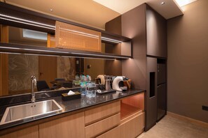 Suite | Private kitchen | Mini-fridge