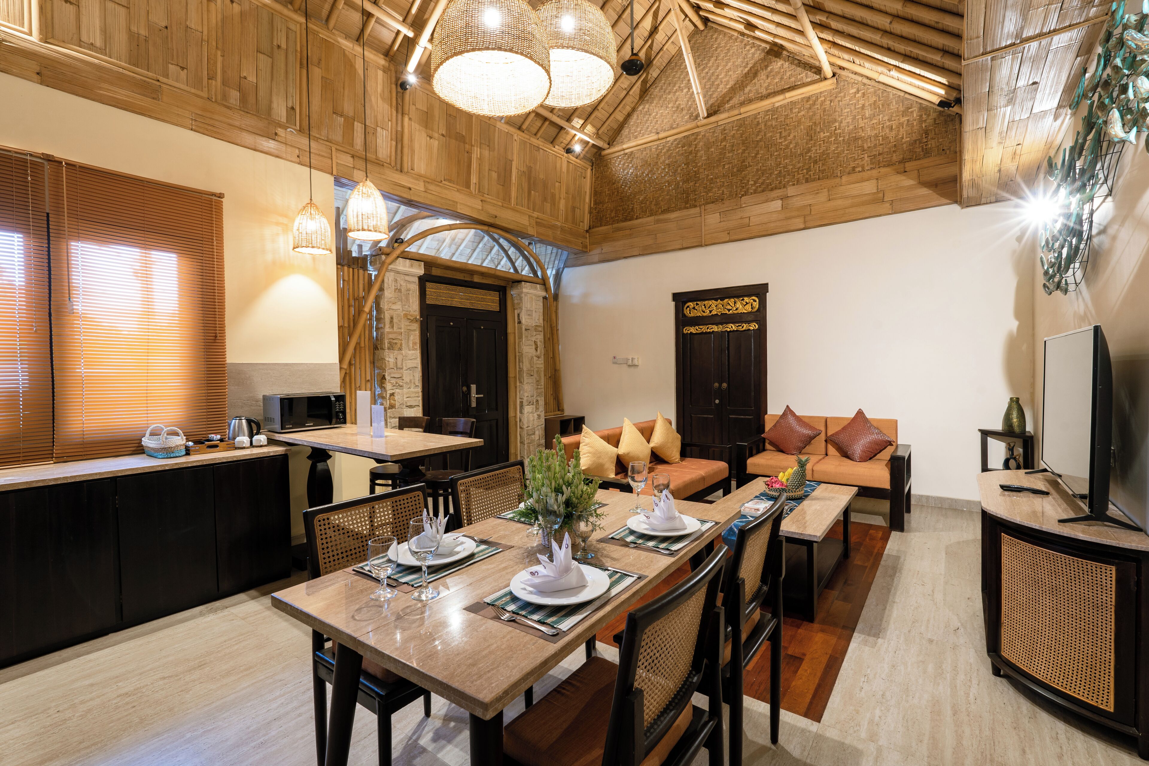 Luxury Duplex, 1 Bedroom, Pool View | Desk, free WiFi, bed sheets