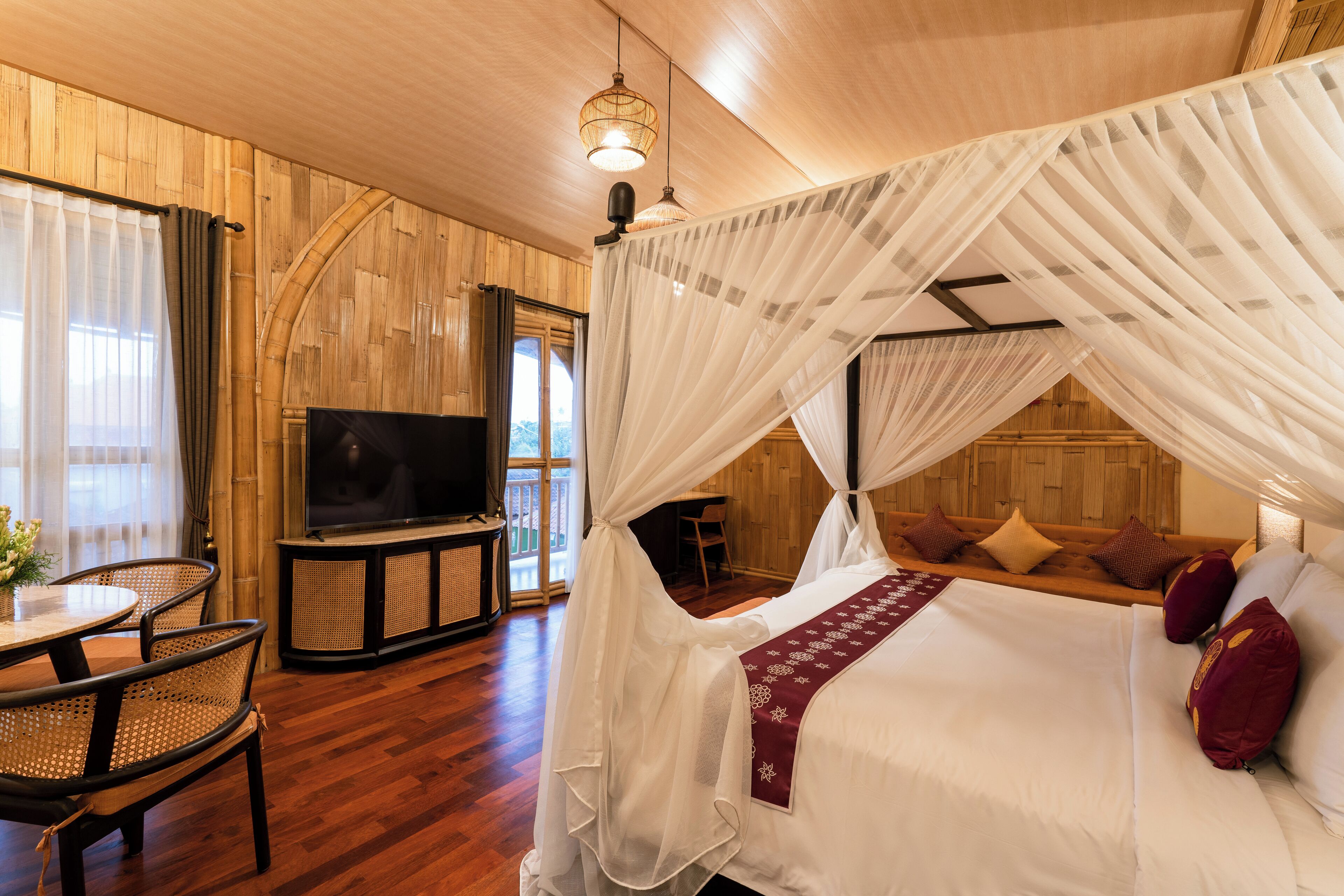 Luxury Duplex, 1 Bedroom, Pool View | Desk, free WiFi, bed sheets