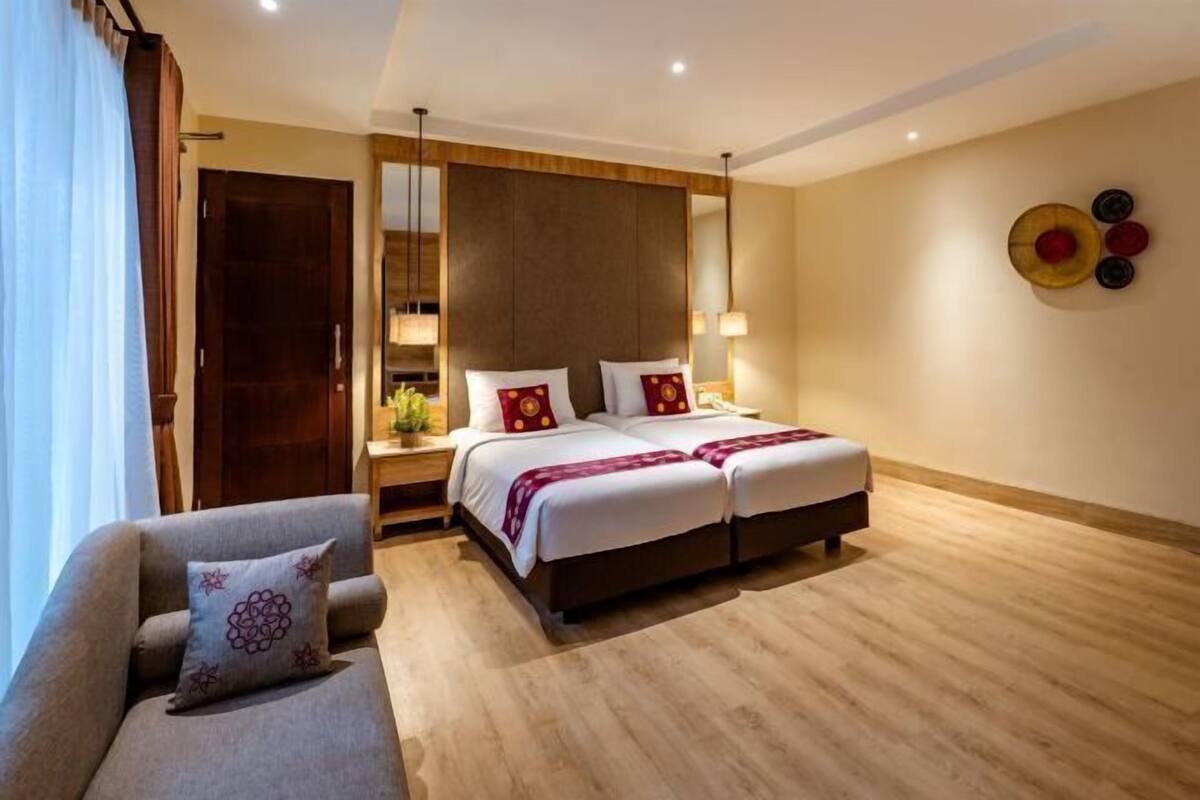 Desk, free WiFi, bed sheets