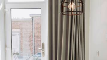 Comfort Double Room | Private kitchen | Full-sized fridge, microwave, oven, stovetop