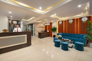 Lobby sitting area - Silk Flower Hotel & Spa (Hanoi)