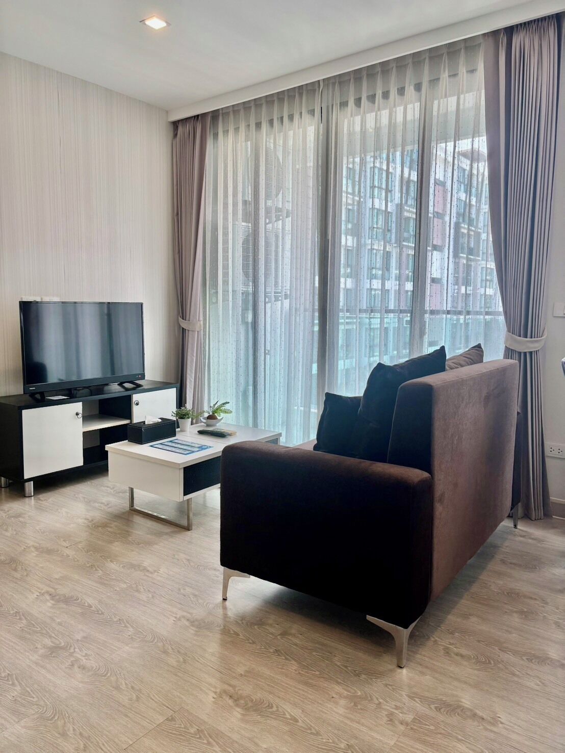 Tremannsrom, flere senger, hageutsikt | Minibarvarer (inkludert), safe på rommet og individuelt innredet