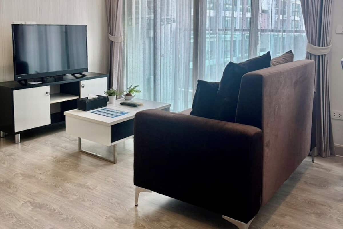 Artículos del minibar gratis y caja de seguridad en la habitación