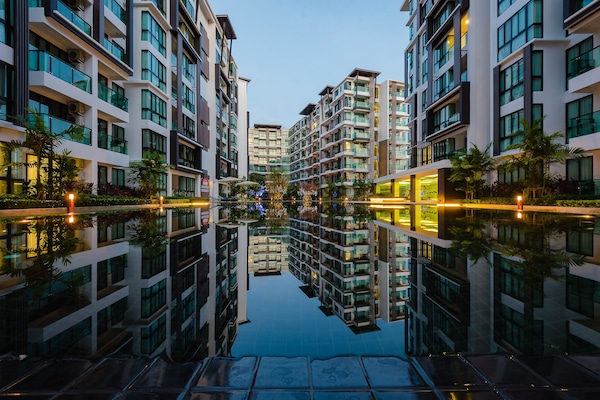2 outdoor pools