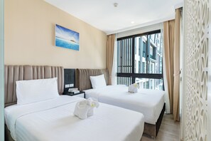In-room safe, individually furnished, desk, iron/ironing board - Wyndham Phuket Airport (Sa Khu)