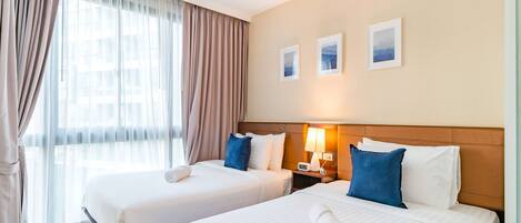 Minibar amb articles gratuïts i caixa forta a l'habitació