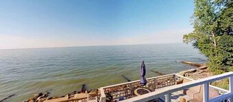 Lakefront 2 bedroom guest house