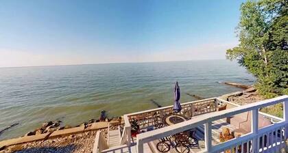 Kenna's Cottage Lakefront 2 bedroom guest house