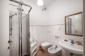 Combined shower/bathtub, hair dryer, bidet, towels - Casabella With Garden (Monteleone d'Orvieto)