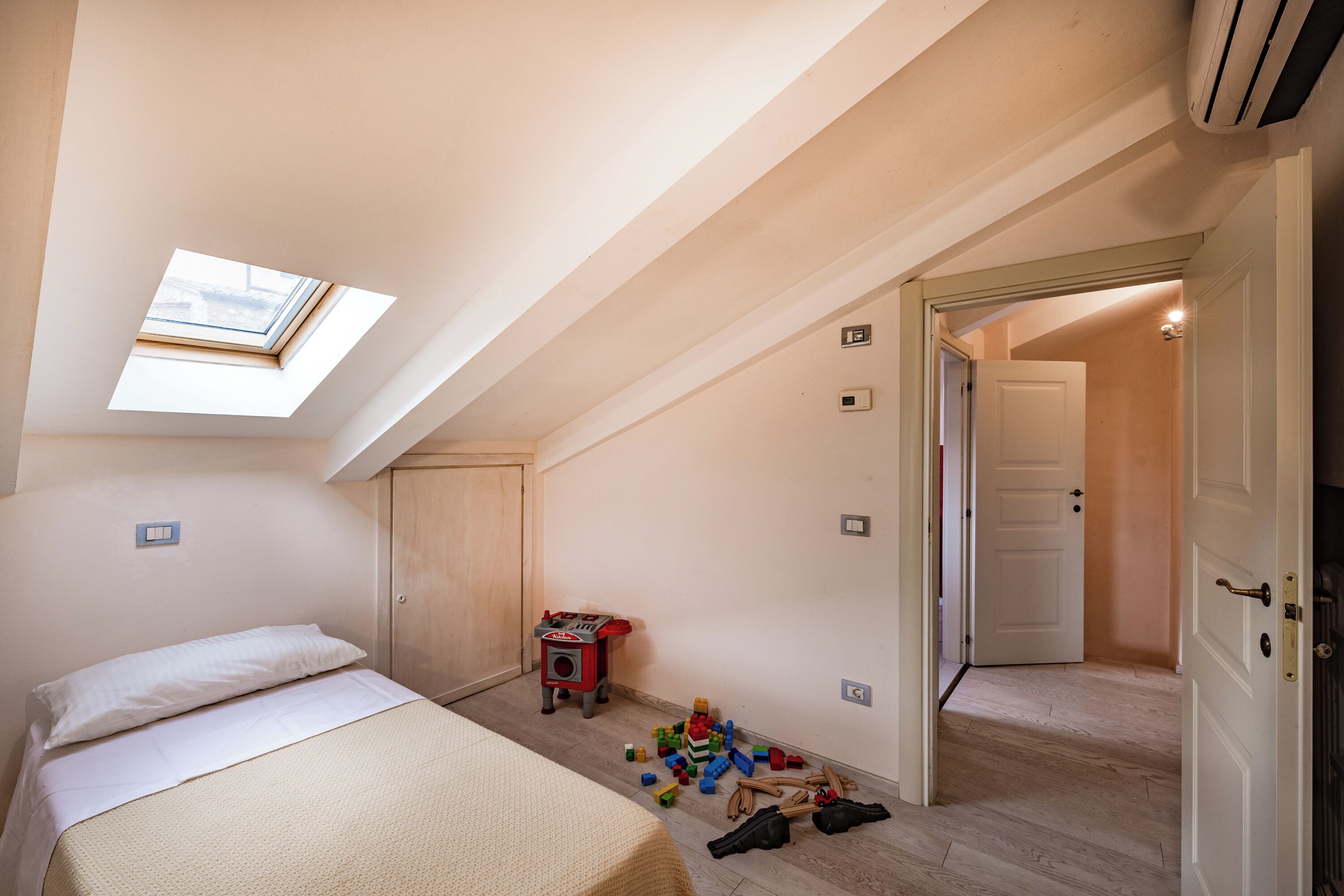 3 bedrooms, laptop workspace, travel cot, free WiFi