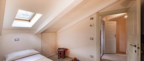 3 chambres, espace de travail pour ordinateur portable, lit parapluie